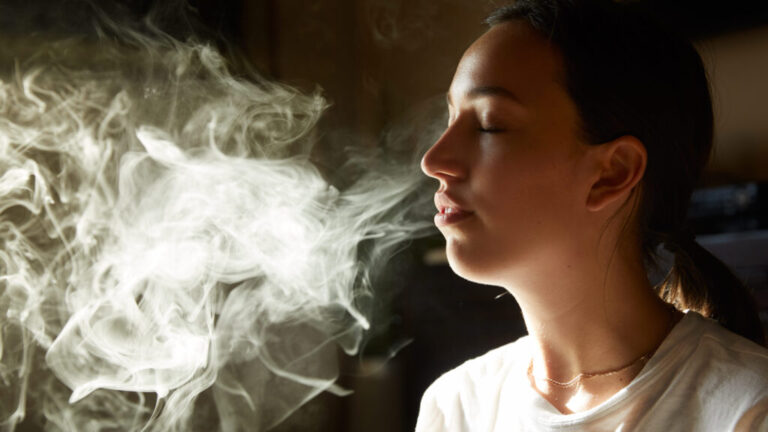 Read more about the article Marijuana Is The ‘Most Effective’ Way For Women With Endometriosis To Manage Their Symptoms, Study Finds